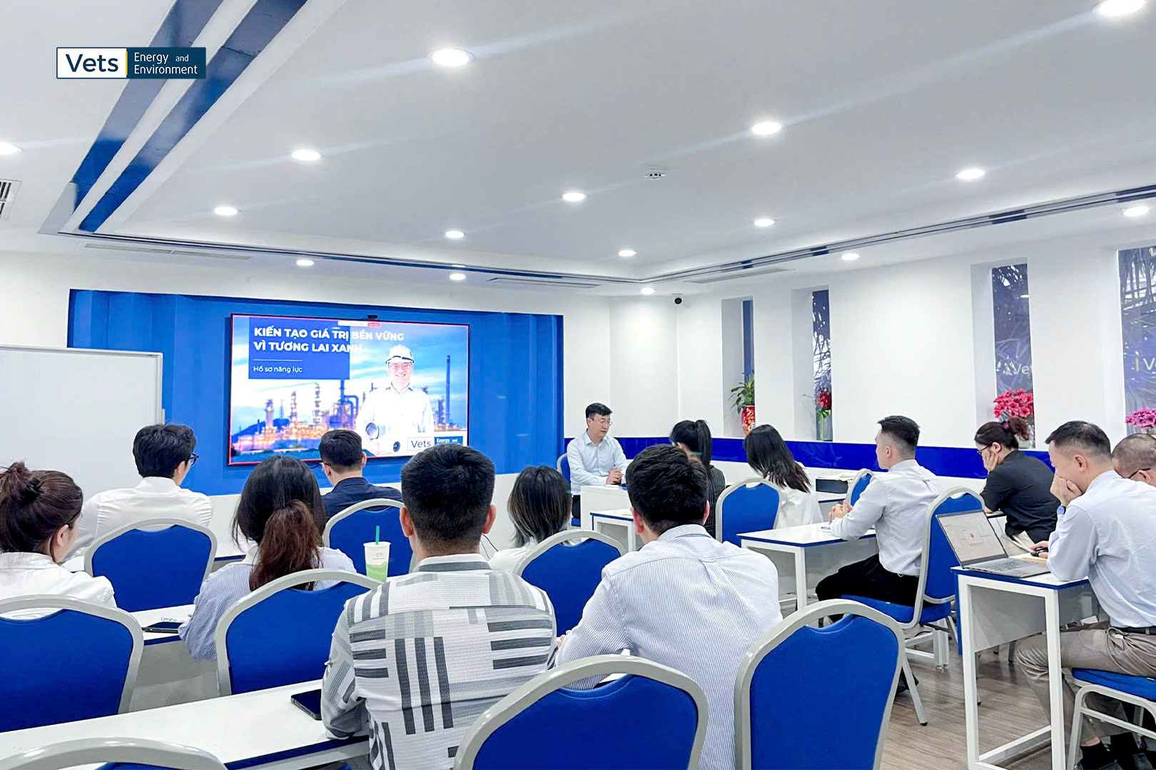 VETS đào tạo chuyên sâu về Energy Efficiency & Environment nhằm chuẩn hóa đội ngũ, gia tăng giá trị bền vững cho khách hàng