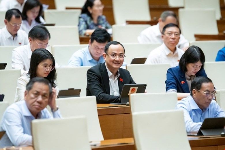 Các đại biểu Quốc hội khóa XV tham gia phiên họp chiều 5-5