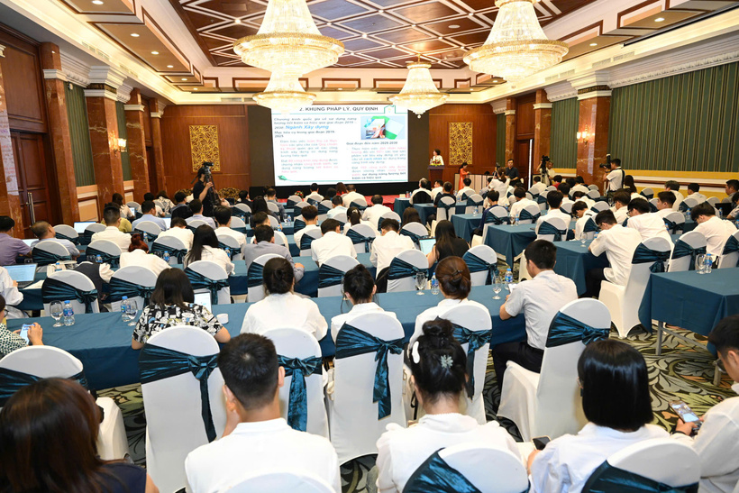 Quang cảnh Diễn đàn “Sử dụng năng lượng tiết kiệm, hiệu quả: Thành quả và mục tiêu trong kỷ nguyên vươn mình” do Bộ Công Thương tổ chức sáng 26/6
