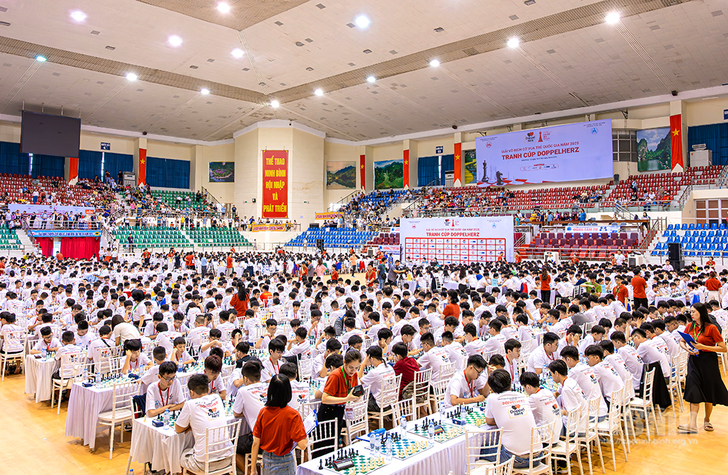 Không khí Khai mạc Giải vô địch Cờ vua trẻ Quốc gia năm 2025 tại Ninh Bình (ảnh: Báo Ninh Bình)