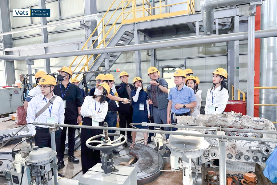 Đoàn đại biểu Việt Nam cùng tham quan nhà máy xi măng Sungshin, Hàn Quốc