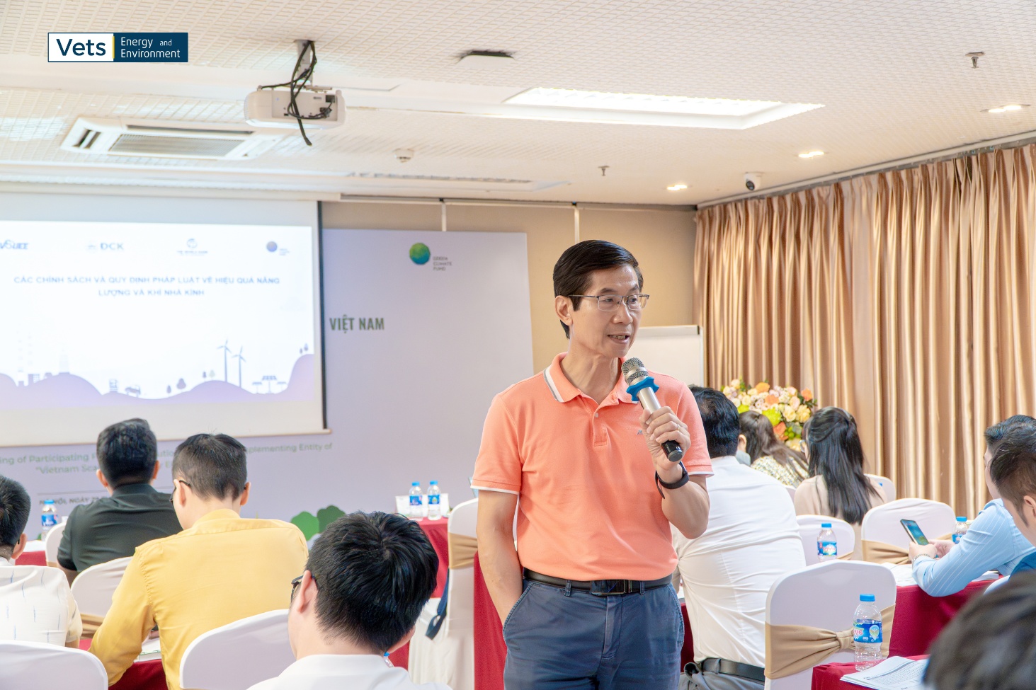 Giảng viên cao cấp PGS.TS. Phạm Hoàng Lương - nguyên Phó Hiệu trưởng Đại học Bách Khoa Hà Nội đào tạo trong buổi đầu tại sự kiện