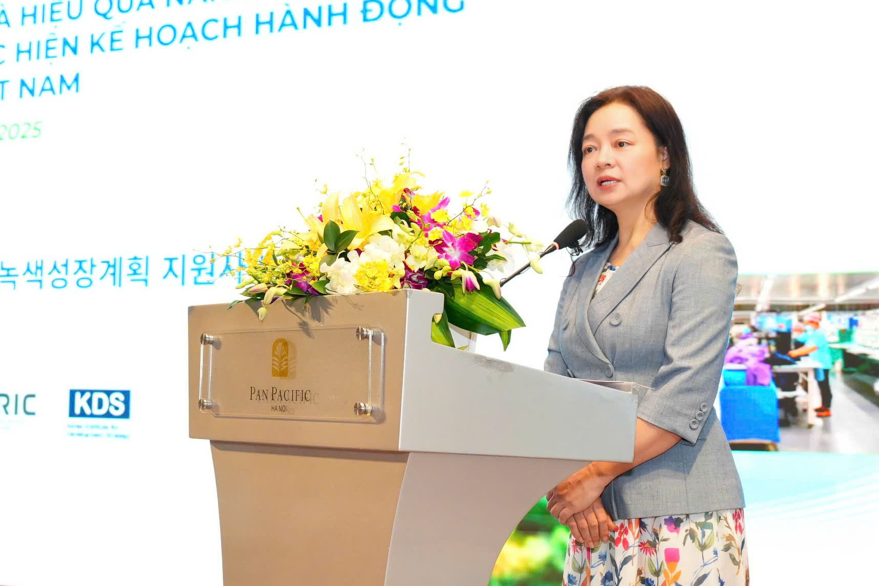Bà Nguyễn Thị Lâm Giang, Cục trưởng Cục Đổi mới sáng tạo, Chuyển đổi xanh và Khuyến công (Bộ Công Thương) phát biểu tại khai mạc hội thảo.
