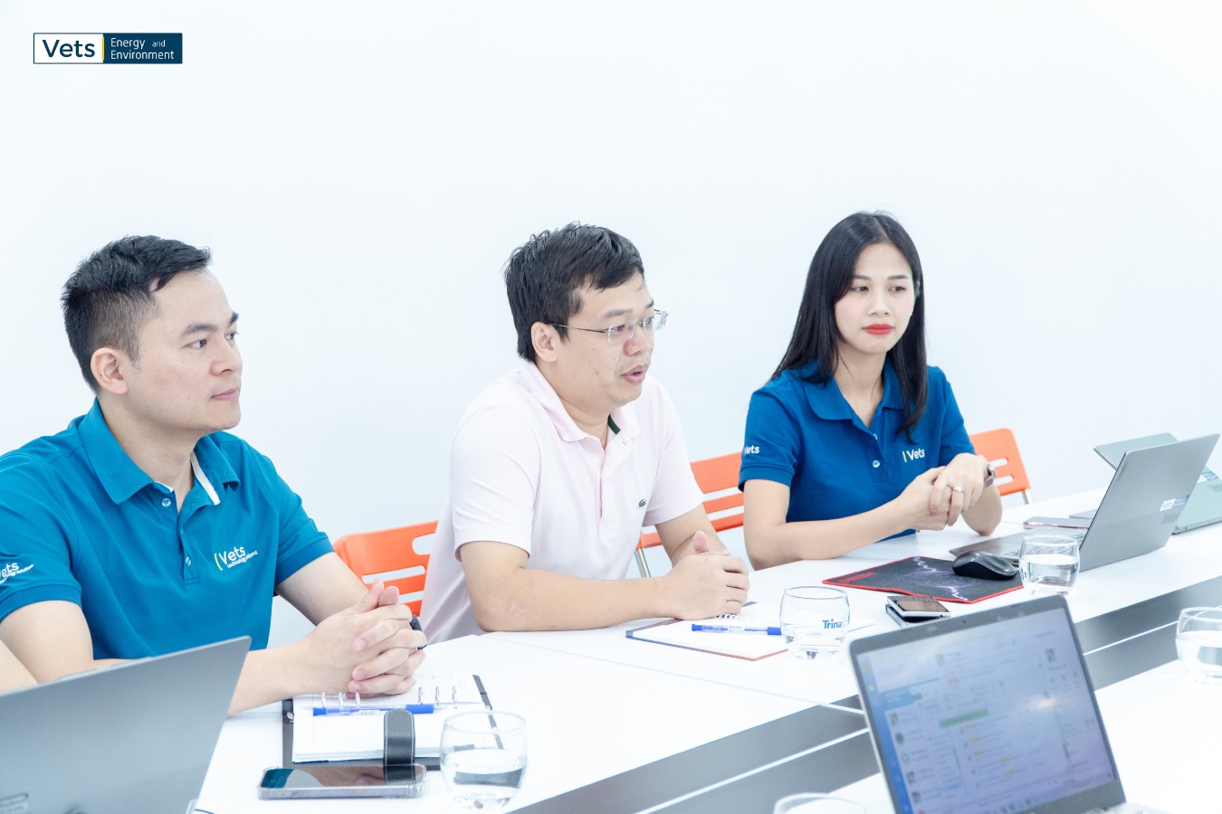 Đại diện VETS | Energy and Environment tiếp đón các chuyên gia đến từ trường Đại học Tài nguyên và Môi trường Hà Nội