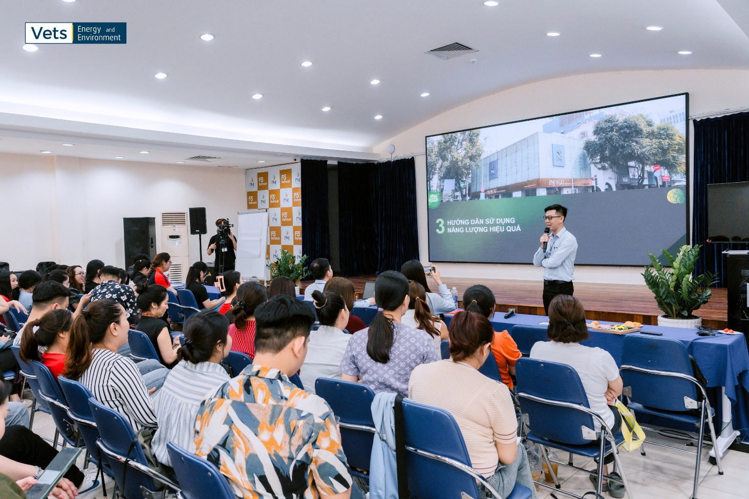 Anh Mã Văn Đồng - Chuyên gia Năng lượng tại VETS | EnE trong buổi đào tạo tại PNJ TP. Hồ Chí Minh