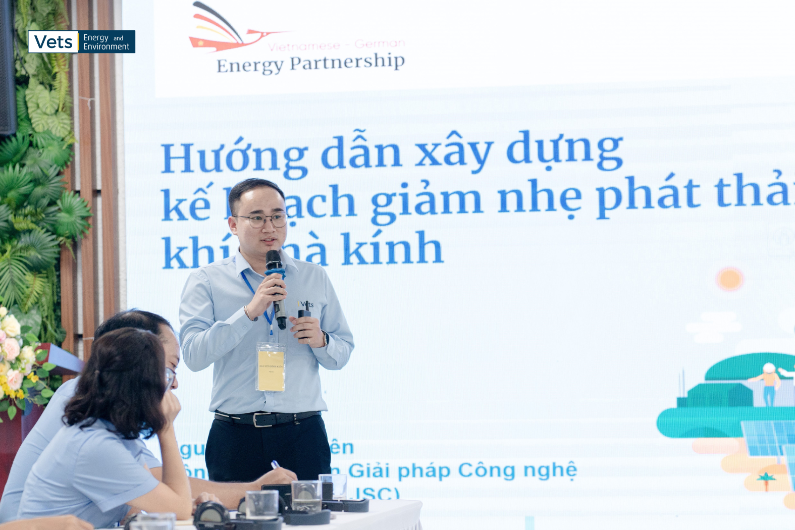 Mr. Nguyen Dinh Kien – Expert from VETS | Energy and Environment sharing insights at the conference