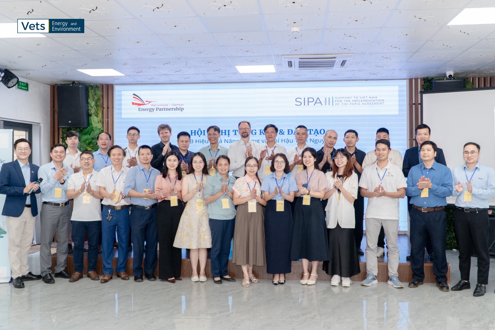 Đại diện các doanh nghiệp tham gia hội nghị tổng kết & đào tạo cho Câu lạc bộ Hiệu quả Năng lượng và Bảo vệ khí hậu Thái nguyên
