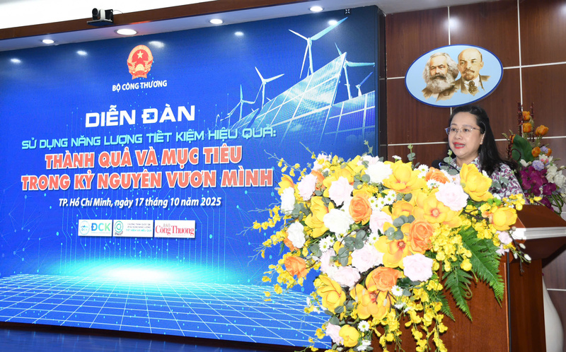 Bà Đỗ Thị Minh Trâm - Phó cục trưởng Cục Đổi mới sáng tạo, CĐX và khuyến công (Bộ Công Thương) phát biểu tại diễn đàn