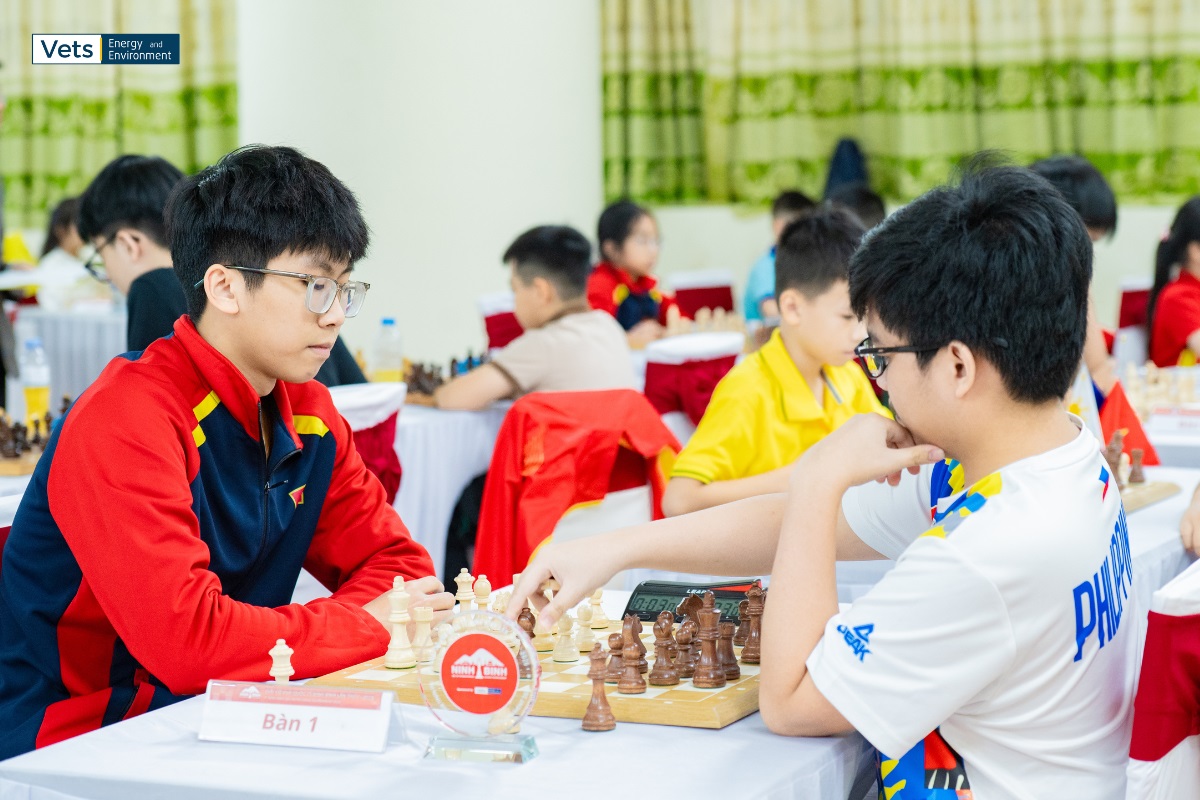 Các kỳ thủ Việt Nam tranh tài với kỳ thủ quốc tế