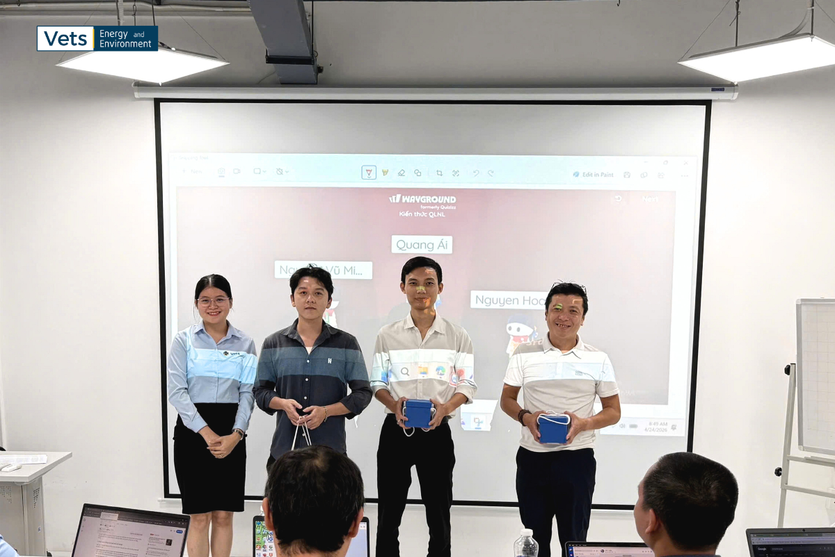 VETS | EnE trao quà cho các học viên đạt được kết quả cao trong phần Mini game