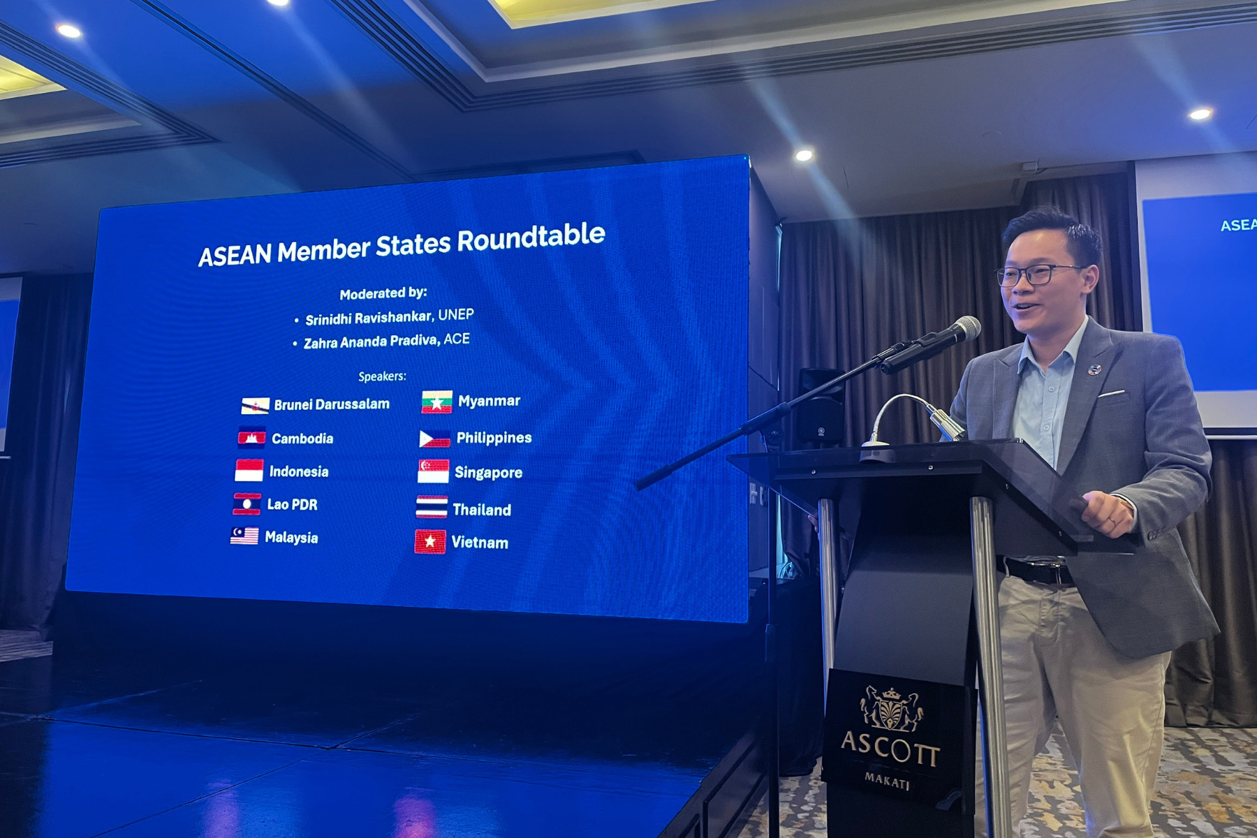 Ông Doãn Minh Hoàng - Đại diện VETS | EnE phát biểu trong Phiên thảo luận giữa các thành viên ASEAN