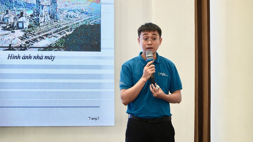 Ông Nguyễn Trọng Hậu – Trưởng phòng Giải pháp Kỹ thuật của VETS trình bày kết quả kiểm toán năng lượng trong ngành xi măng.
