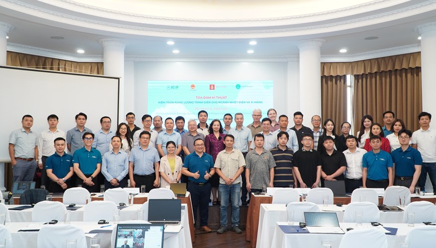 Các đại biểu tham dự tọa đàm.