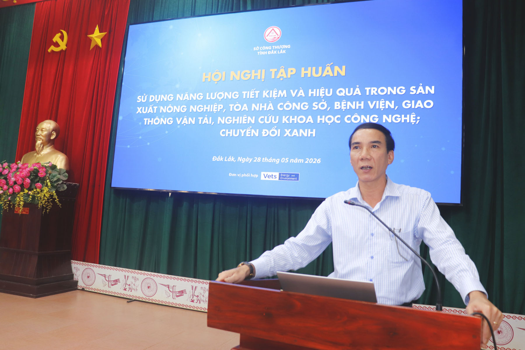 Ông Trần Quốc Toàn - Phó Giám đốc Sở Công Thương tỉnh Đắk Lắk phát biểu khai mạc hội nghị