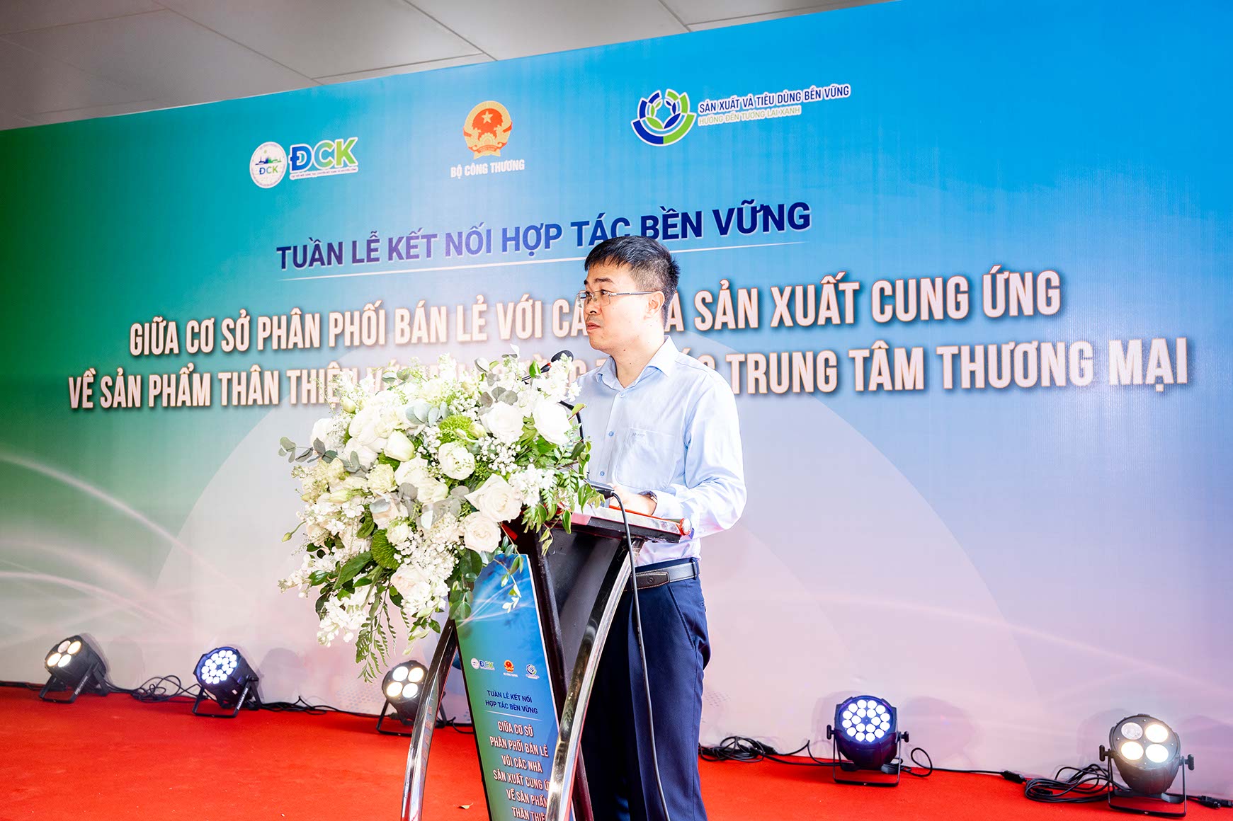 Ông Hoàng Việt Dũng - Phó trưởng Phòng Hiệu quả năng lượng và Chuyển đổi xanh, Cục Đổi mới sáng tạo, Chuyển đổi xanh và Khuyến công phát biểu khai mạc tại sự kiện.