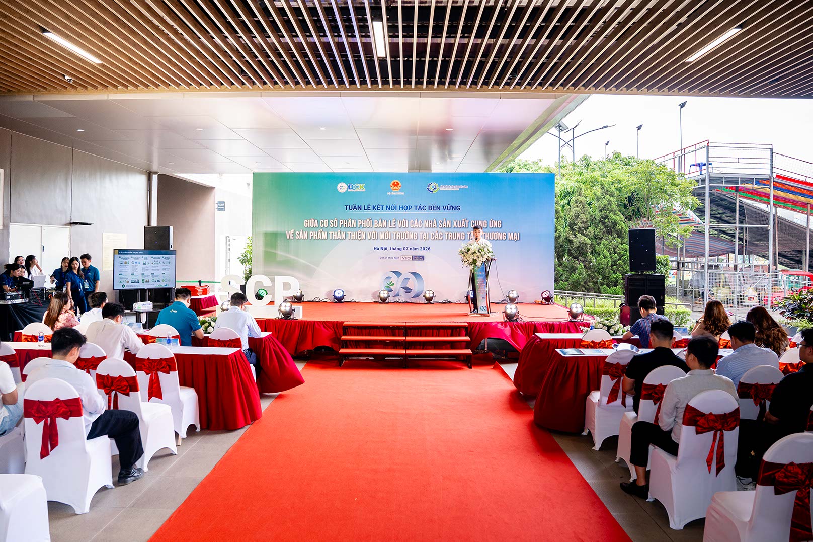 Toàn cảnh lễ khai mạc Tuần lễ kết nối hợp tác tại Trung tâm thương mại The LinC ParkCity.